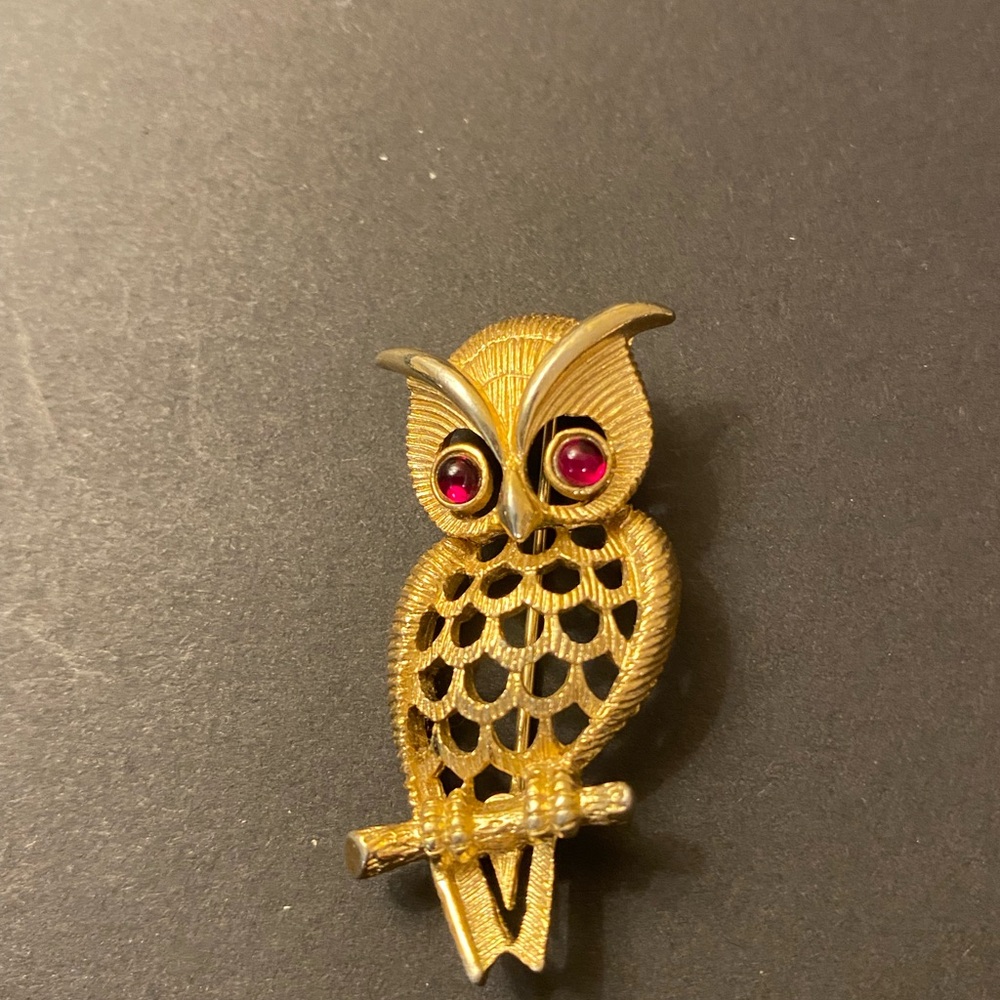Vintage Avon Gold Owl Brooch with Ruby-Tone Eyes